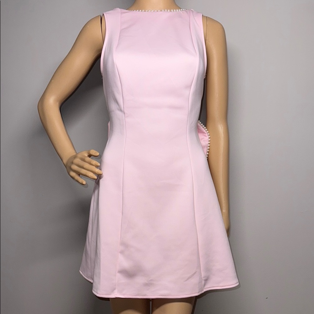 Elegant Pink Dress with Bow Detail